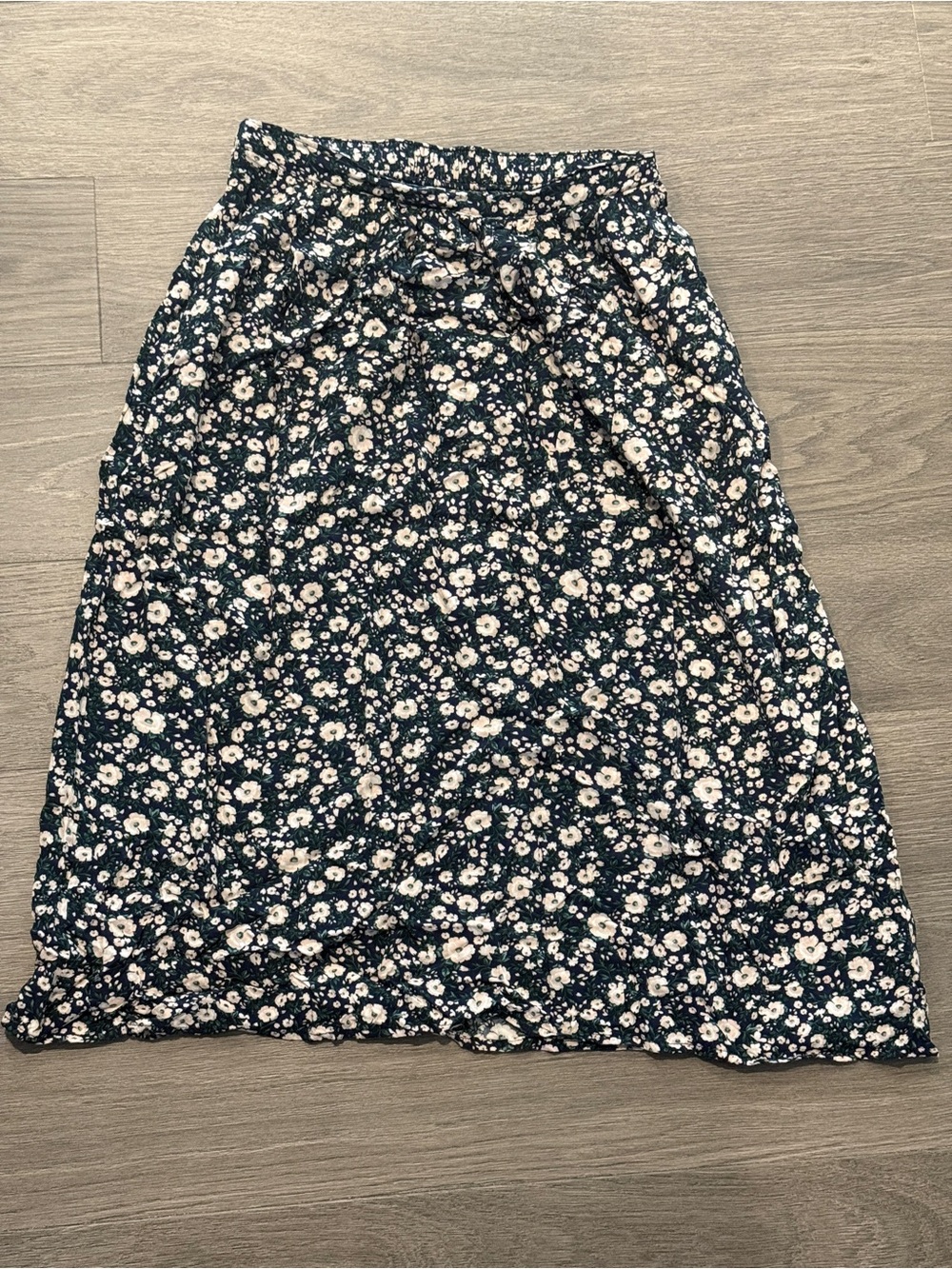 Old Navy Floral Skirt size Medium